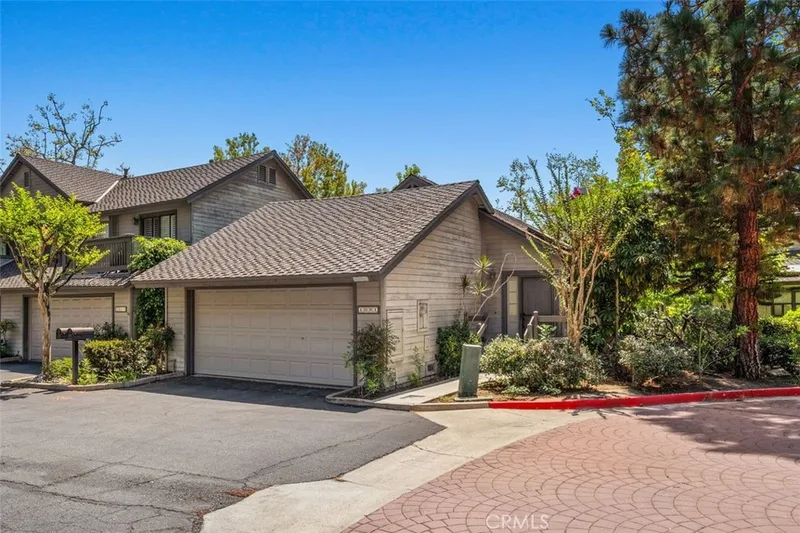 1091 STONE BROOK Lane, Costa Mesa