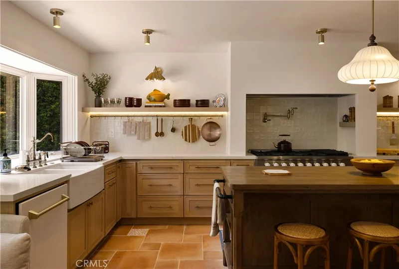 1096 Tulare, Costa Mesa, CA 92626