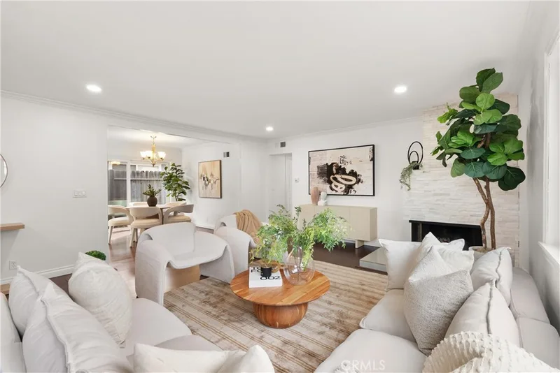 1113 Valley Circle, Costa Mesa, CA 92627