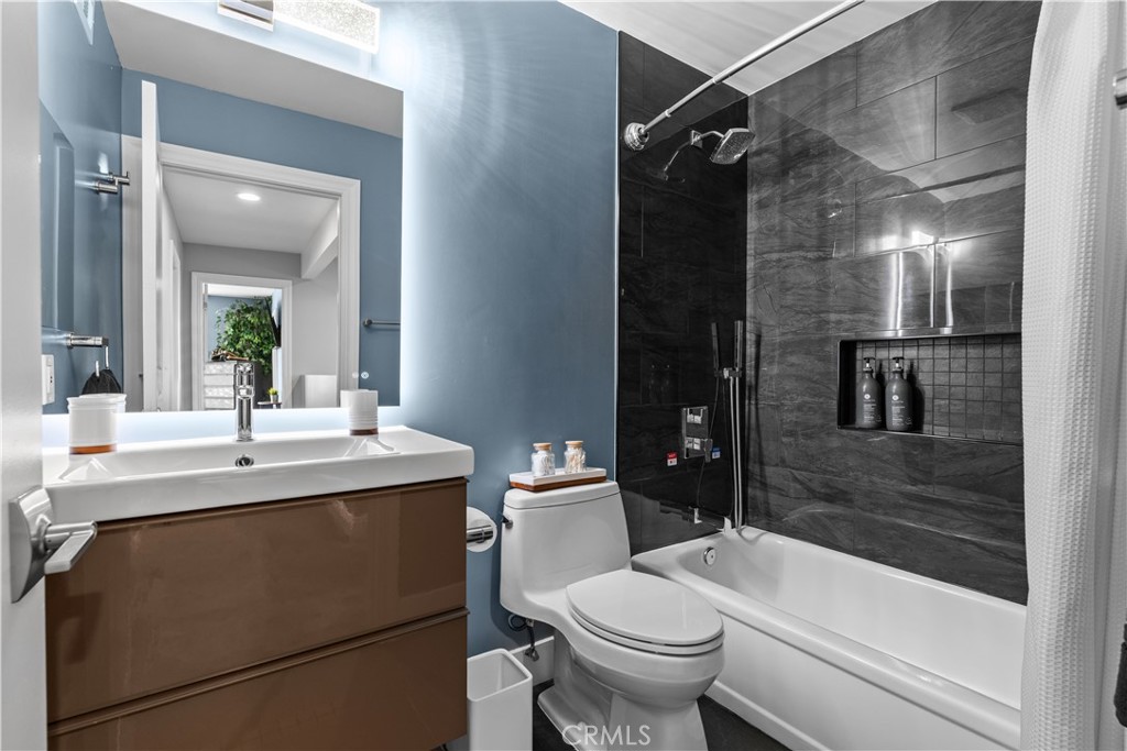 Upstairs Bath - 1124 Dennis Drive, Costa Mesa CA 92626 - photo 31