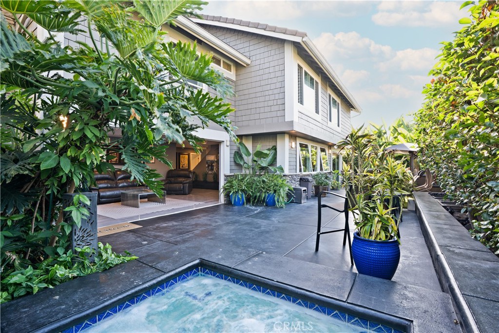 Built in Spa - 1124 Dennis Drive, Costa Mesa CA 92626 - photo 33