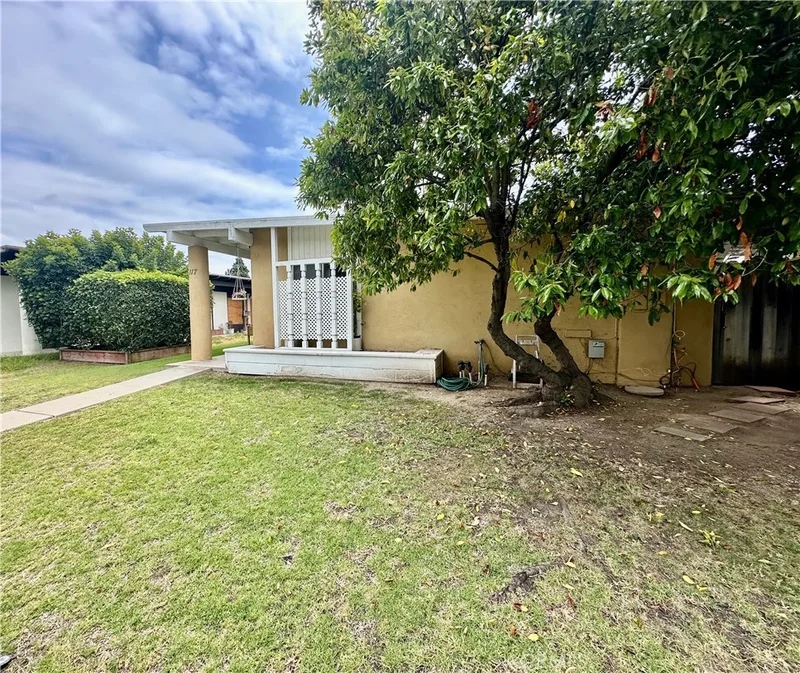117 Clearbrook Lane, Costa Mesa, CA 92626