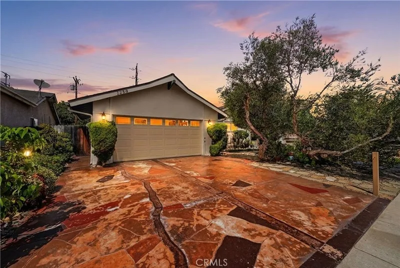 1288 Londonderry Street, Costa Mesa