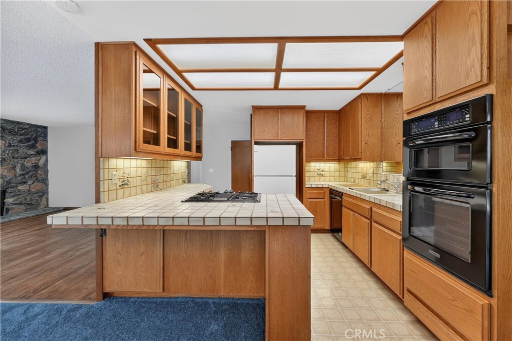 1288 Londonderry Street, Costa Mesa CA 92626 - photo 20