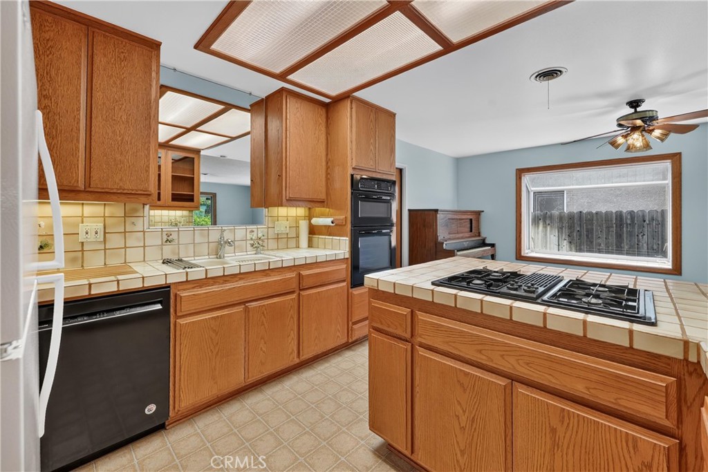1288 Londonderry Street, Costa Mesa CA 92626 - photo 25