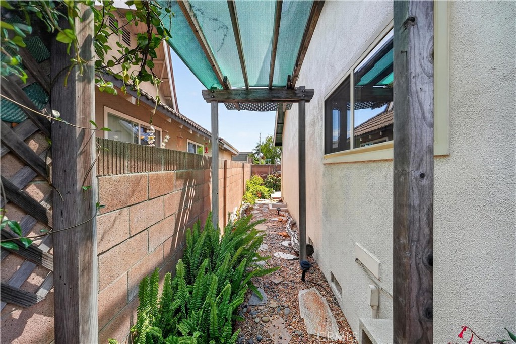 1288 Londonderry Street, Costa Mesa CA 92626 - photo 53