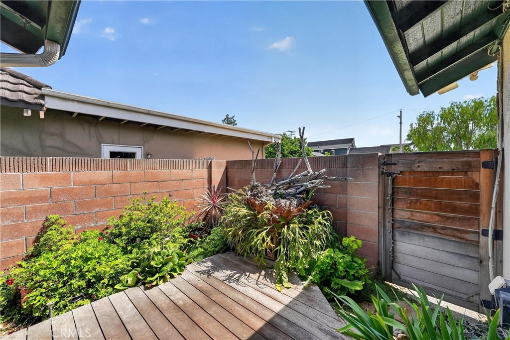 1288 Londonderry Street, Costa Mesa CA 92626 - photo 55