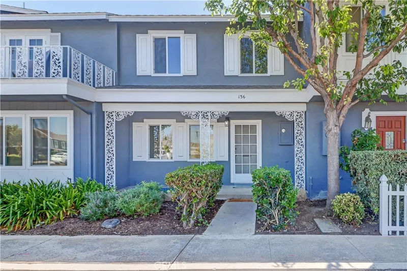 136 Lexington, Costa Mesa, CA 92626