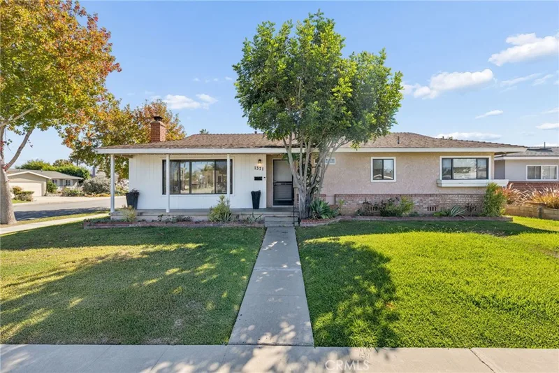 1371 Shannon, Costa Mesa