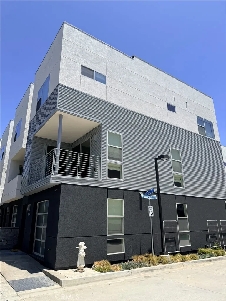 1527 Sullivan Avenue, Costa Mesa, CA 92627