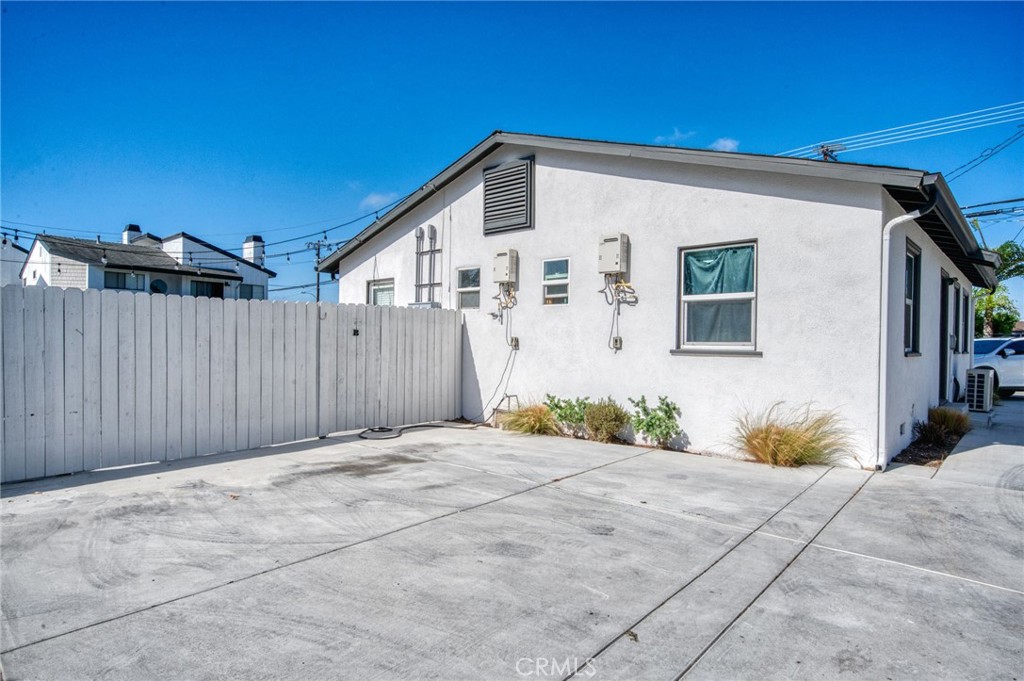 1550 Orange Avenue, Costa Mesa CA 92627 - photo 32