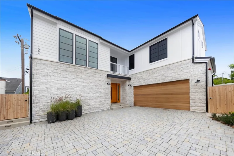 1594 Redlands, Costa Mesa, CA 92627