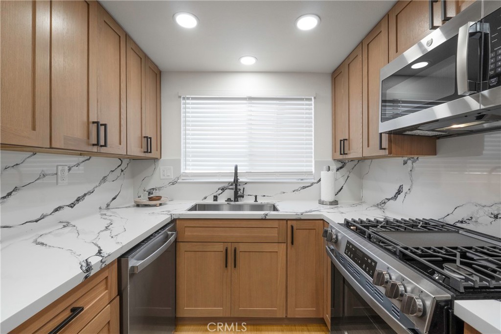 160 Yorktown, Costa Mesa CA 92626 - photo 9