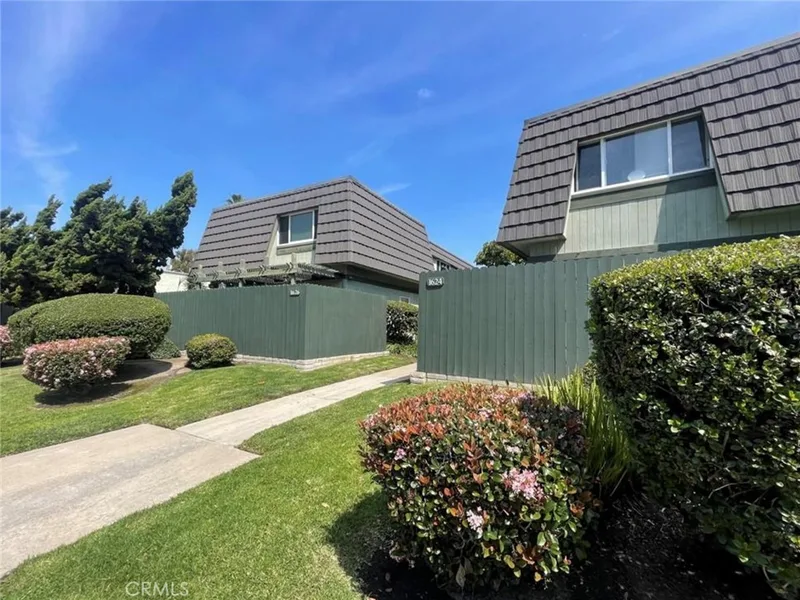 1626 Iowa C, Costa Mesa, CA 92626