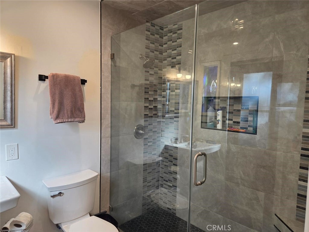 Remodeled Master bath with large walk in shower. - 1628 White Oak, Costa Mesa CA 92626 - photo 4