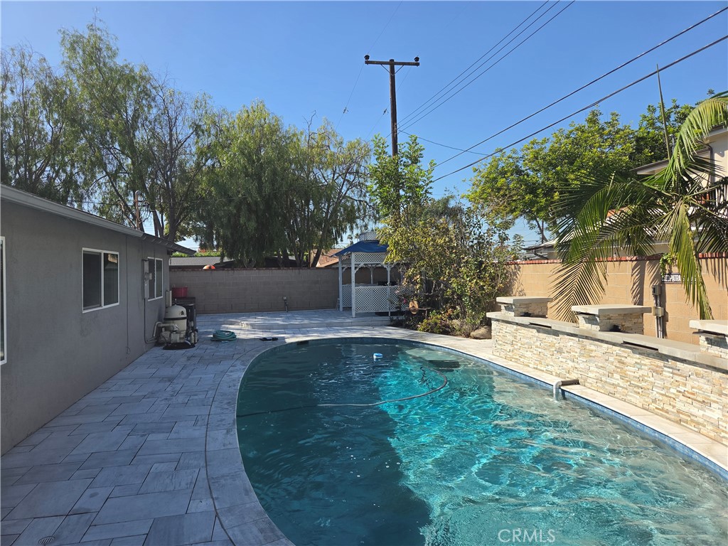 Sparkling pool. - 1628 White Oak, Costa Mesa CA 92626 - photo 6