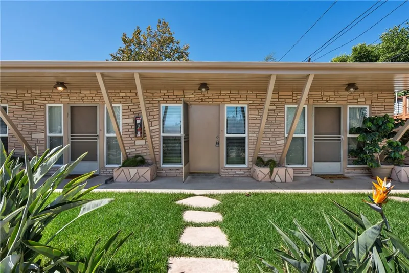 1637 Irvine Ave D, Costa Mesa, CA 92627