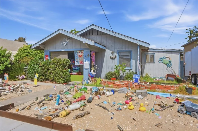 166 Cecil, Costa Mesa