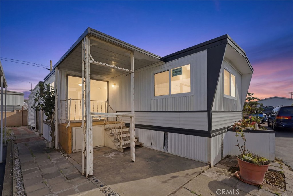 1660 Whittier 29, Costa Mesa CA 92627 - photo 2