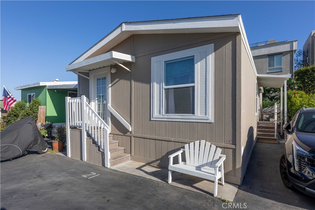 1660 Whittier Avenue 21, Costa Mesa CA 92627 - photo 1