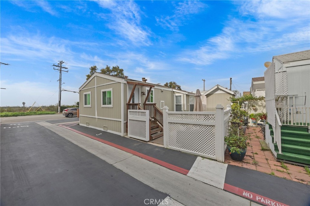 1660 Whittier Avenue 3, Costa Mesa CA 92627 - photo 3