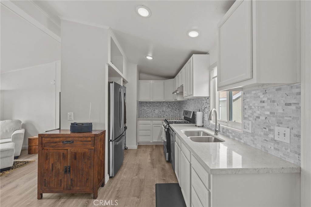 1660 Whittier Avenue 3, Costa Mesa CA 92627 - photo 10