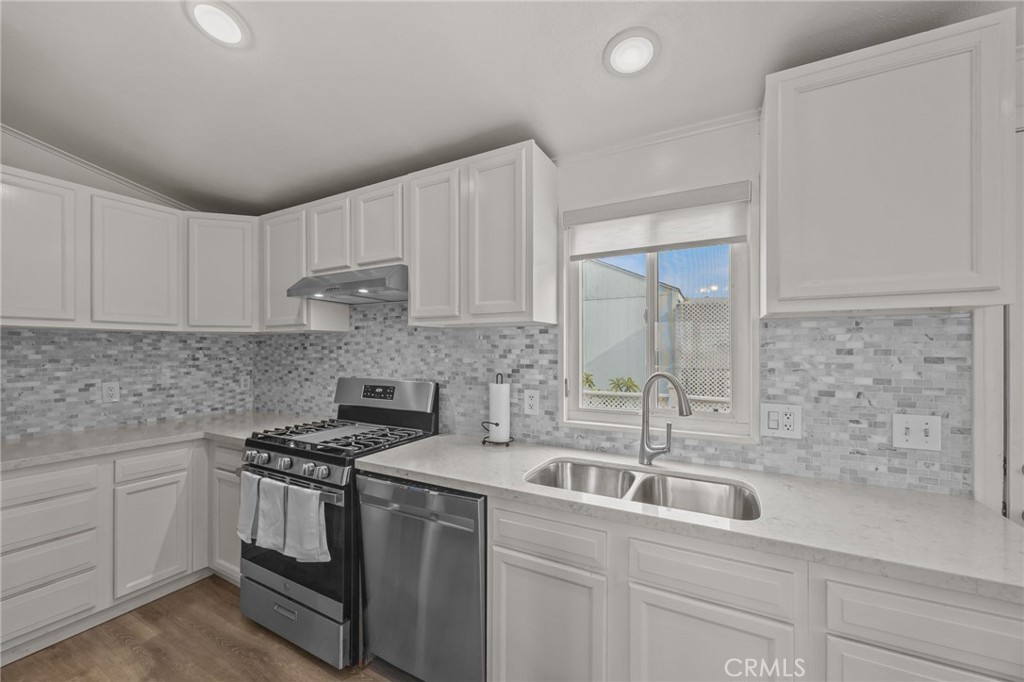 1660 Whittier Avenue 3, Costa Mesa CA 92627 - photo 11