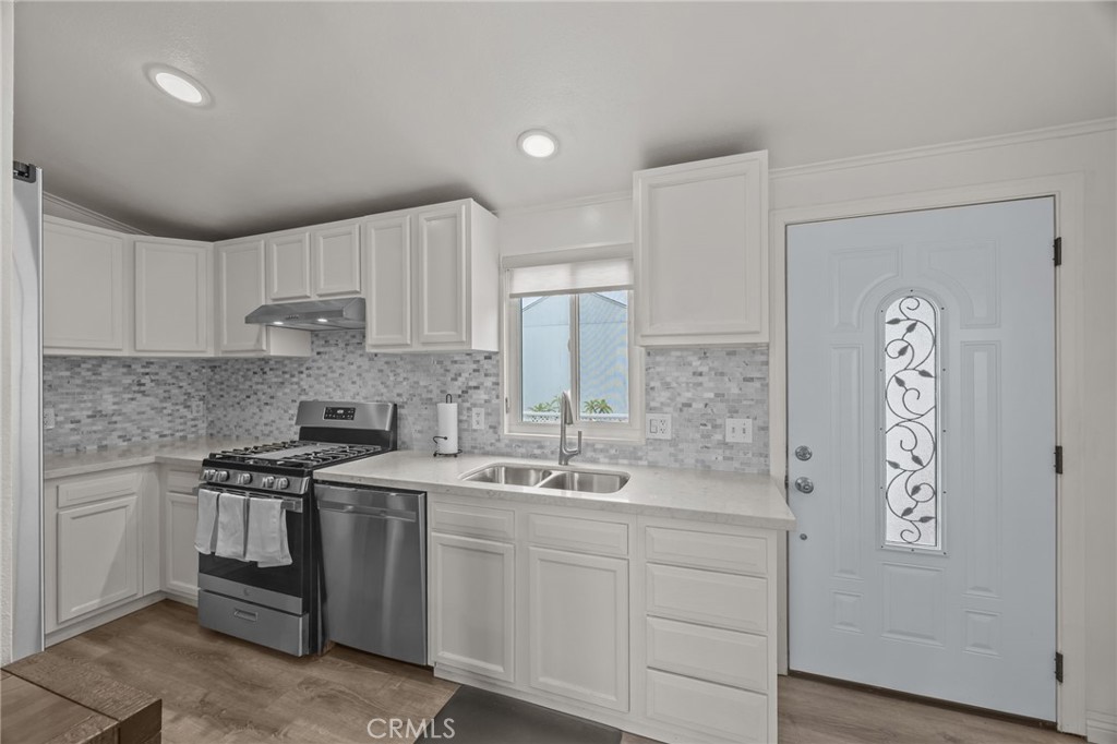 1660 Whittier Avenue 3, Costa Mesa CA 92627 - photo 13