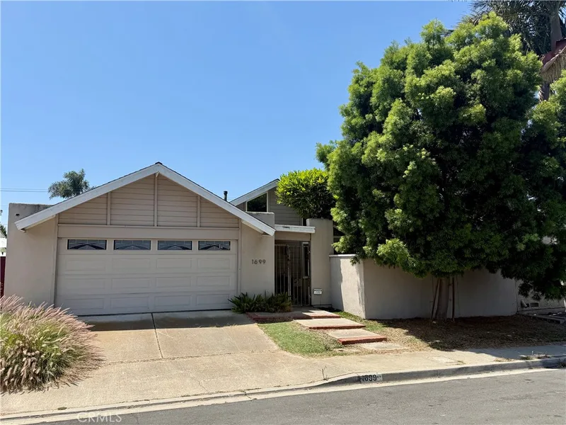 1699 New Hampshire, Costa Mesa, CA 92626