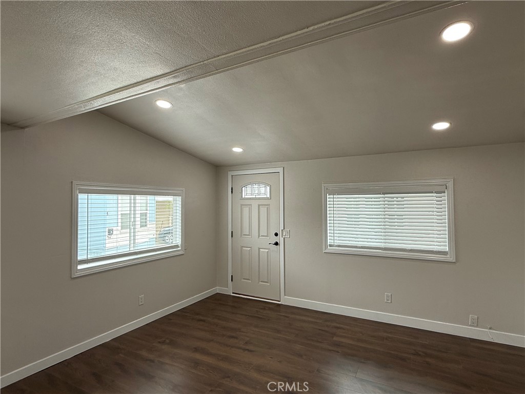 1741 Pomona Avenue 21, Costa Mesa CA 92627 - photo 4