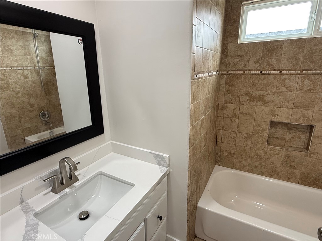 1741 Pomona Avenue 21, Costa Mesa CA 92627 - photo 7