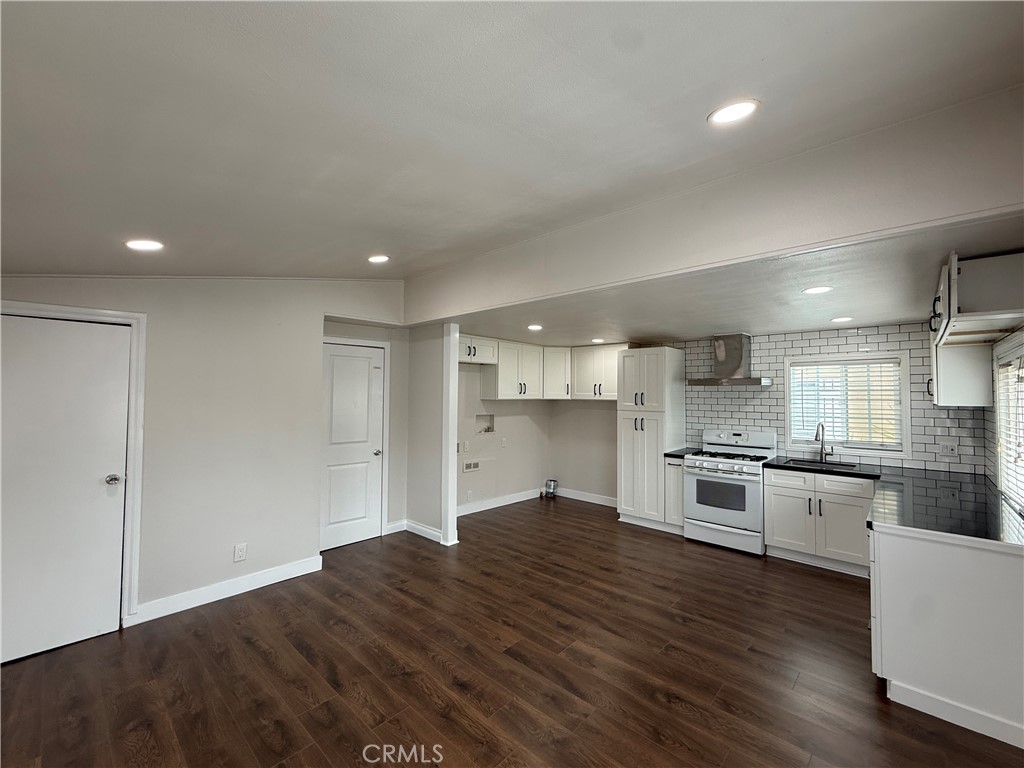 1741 Pomona Avenue 21, Costa Mesa CA 92627 - photo 11