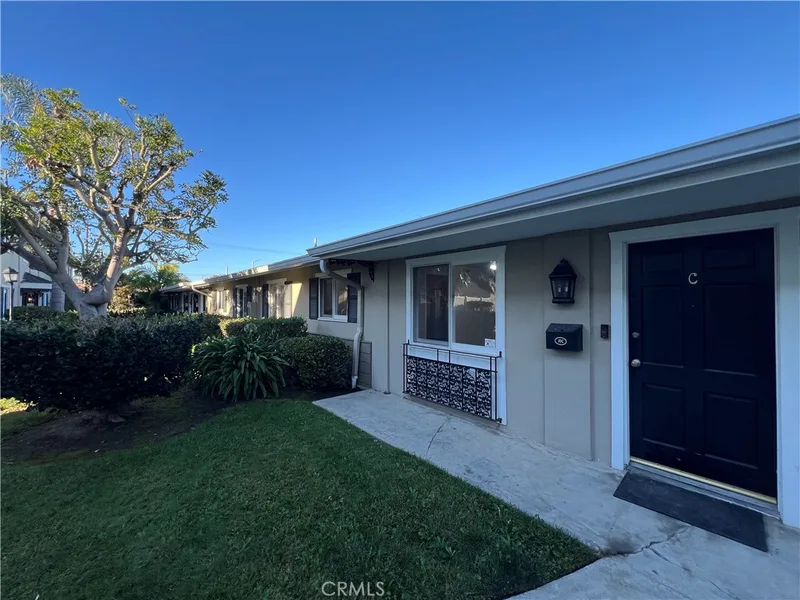 1741 Tustin 10C, Costa Mesa, CA 92627
