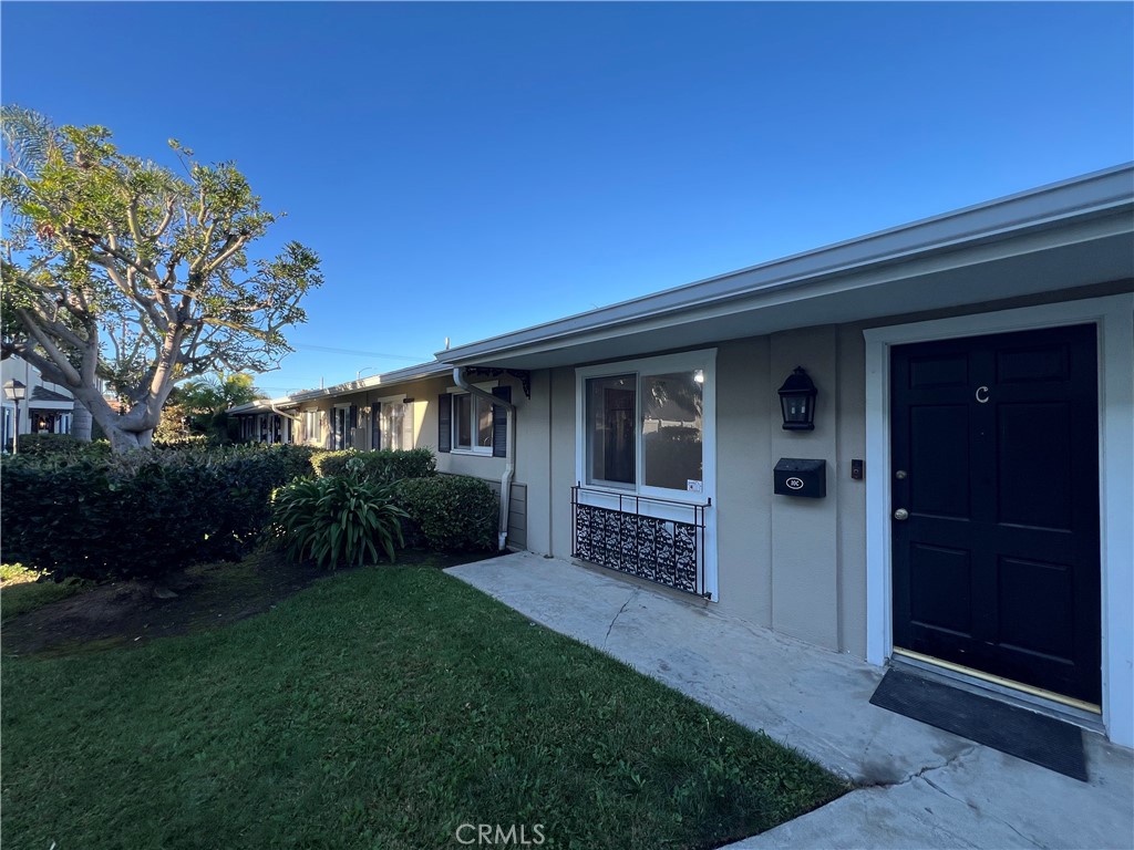 ENTRY - 1741 Tustin 10C, Costa Mesa CA 92627 - photo 1
