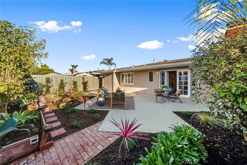 1741 Tustin Avenue 11A, Costa Mesa, CA 92627
