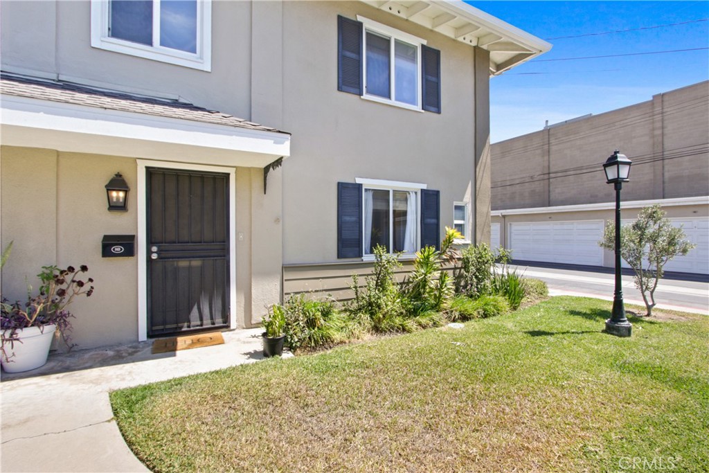 End unit with no one above or below you - 1741 Tustin Avenue 16 D, Costa Mesa CA 92627 - photo 1