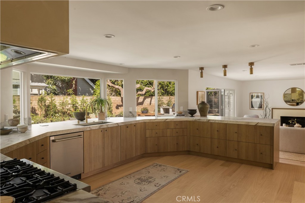 1806 Hummingbird Drive, Costa Mesa CA 92626 - photo 11