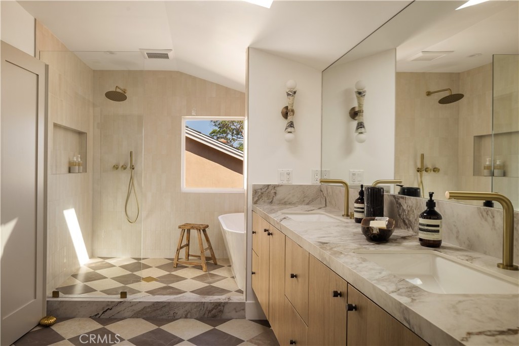 1806 Hummingbird Drive, Costa Mesa CA 92626 - photo 17
