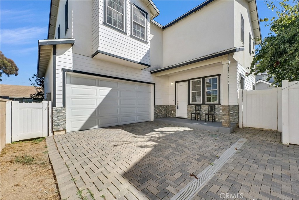 1810 Pomona, Costa Mesa CA 92627 - photo 2