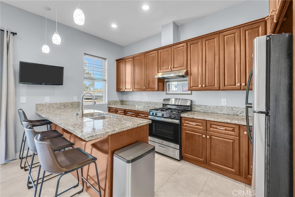 Breakfast Island (comes with barstools) - 1810 Pomona, Costa Mesa CA 92627 - photo 11