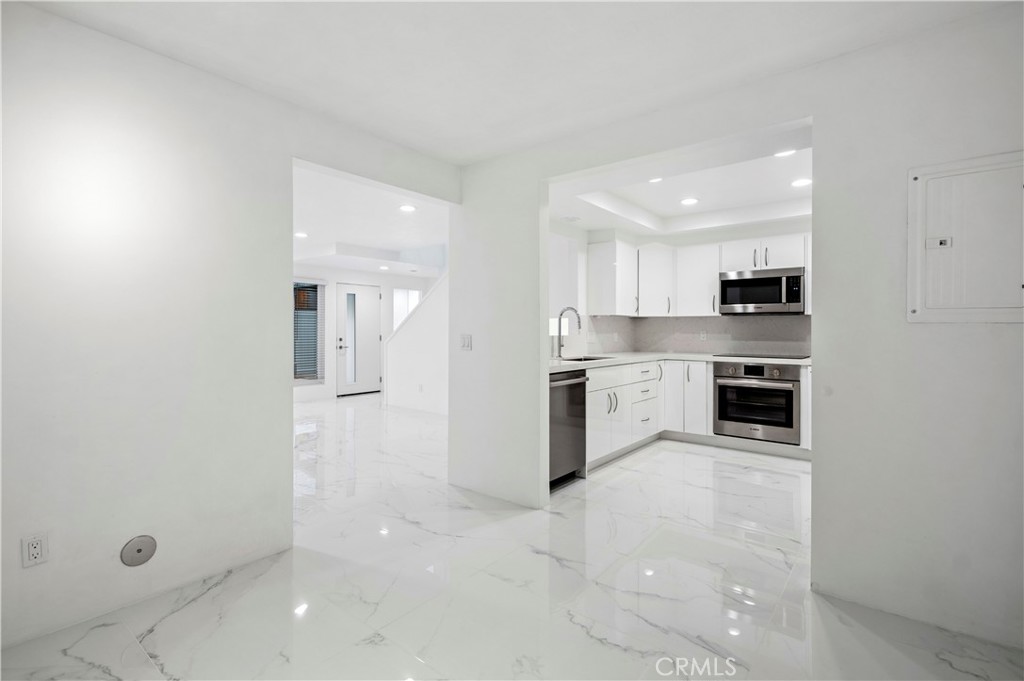 1814 Fullerton Avenue 2, Costa Mesa CA 92627 - photo 5