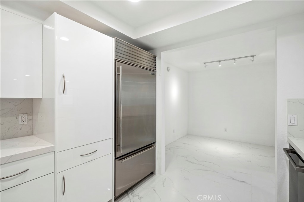 1814 Fullerton Avenue 2, Costa Mesa CA 92627 - photo 8