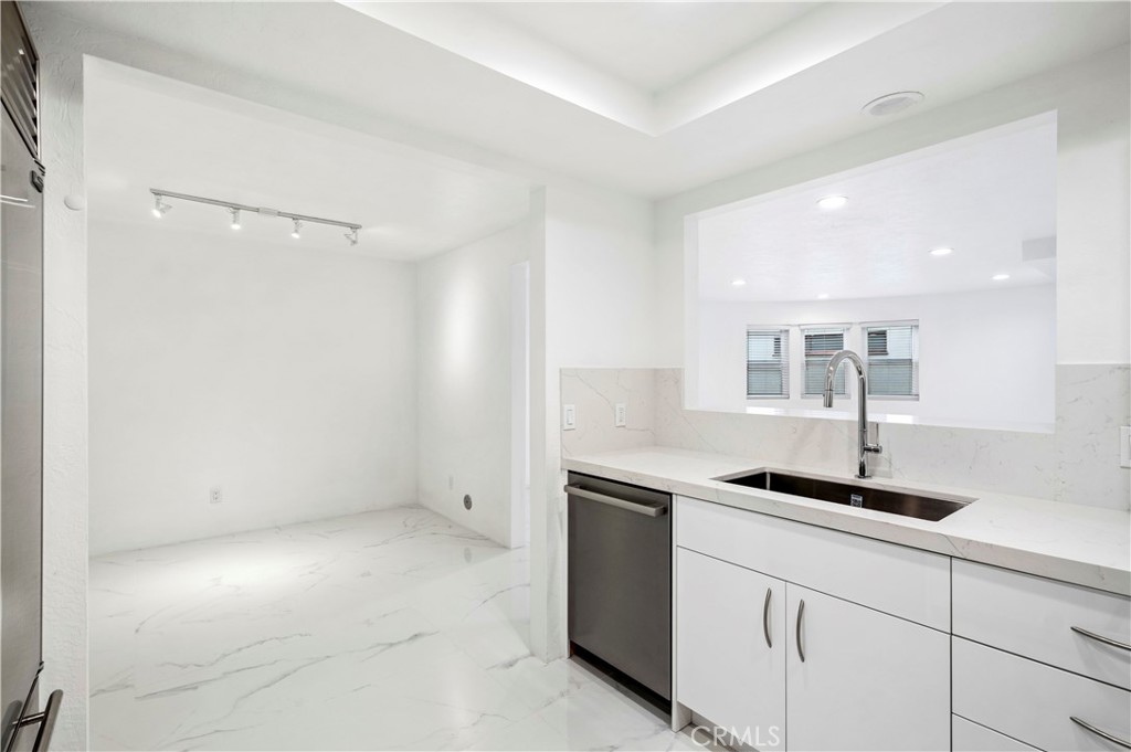1814 Fullerton Avenue 2, Costa Mesa CA 92627 - photo 9