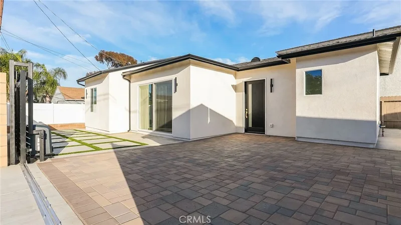 1822 Pomona, Costa Mesa