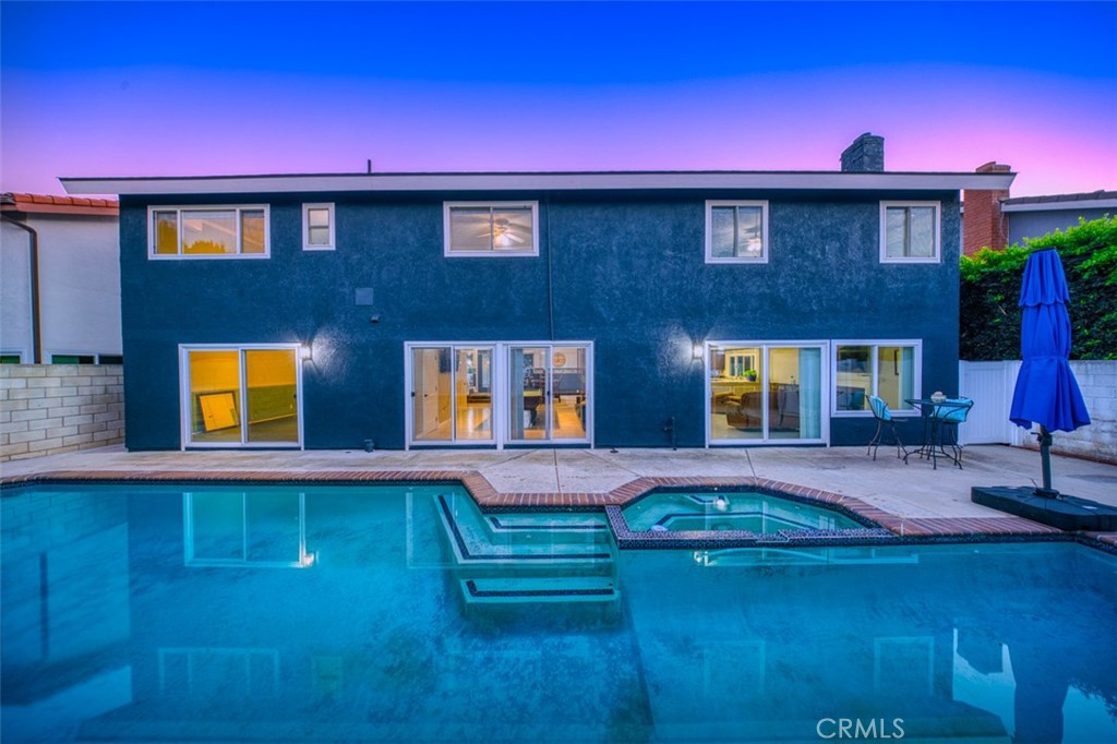 sparking pool and spa - 1828 Kinglet Court, Costa Mesa CA 92626 - photo 2