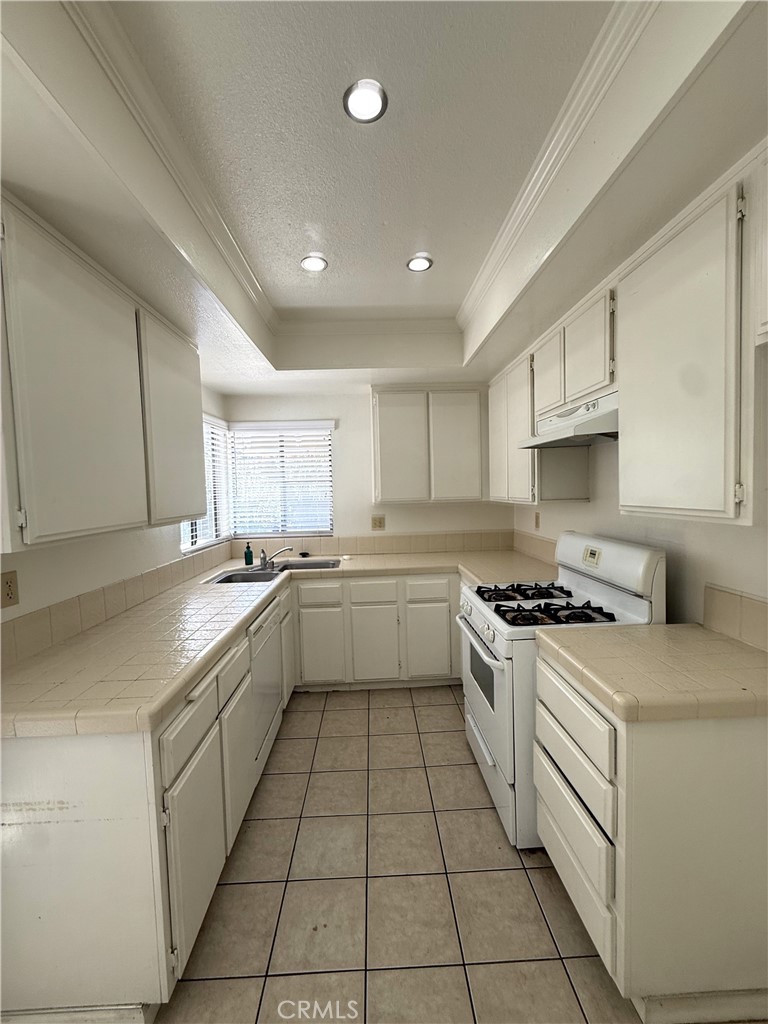 184 Fairwinds, Costa Mesa CA 92626 - photo 10