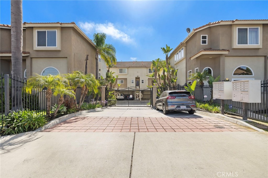 Street Entry - 1940 Maple Avenue 111, Costa Mesa CA 92627 - photo 1