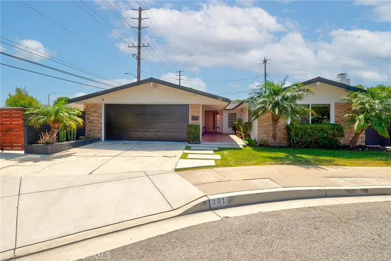 201 Hanover, Costa Mesa, CA 92626
