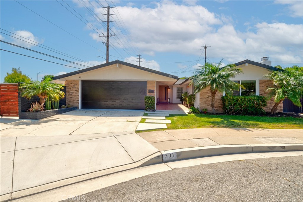 201 Hanover, Costa Mesa CA 92626 - photo 1
