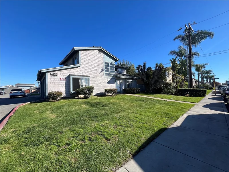 2014 Maple, Costa Mesa, CA 92627